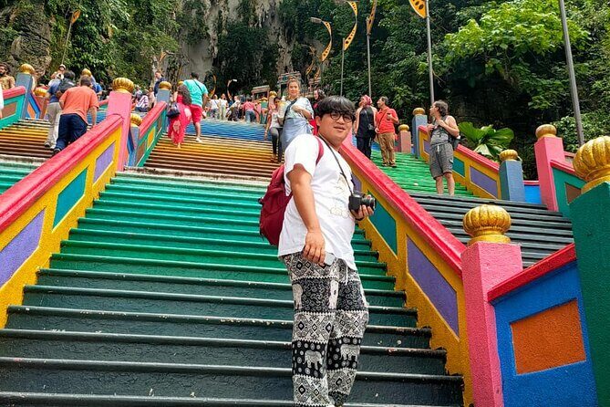 Blue Mosque and Batu Caves Private Tour from Kuala Lumpur - Exploring Batu Caves: A Limestone Wonder and Hindu Sacred Site