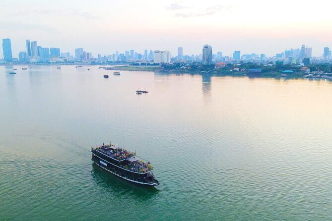 Buffet Dinner Cruise Experience with Live Music - Who Would Love This Tour?