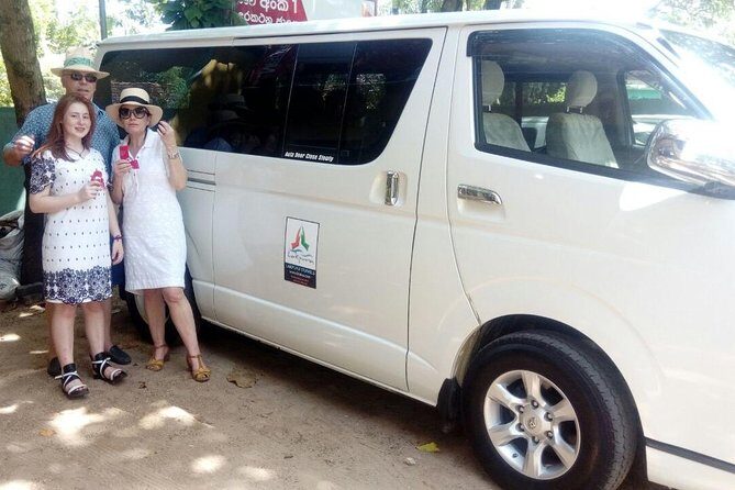 Colombo Airport (CMB) to Island Hostels, Mount Lavinia Private Transfer - Key Points