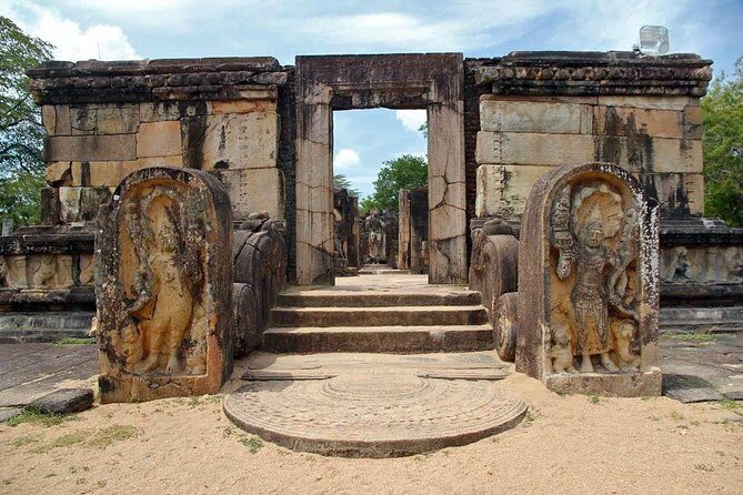 Cycling expedition in the Ancient City of Polonnaruwa with return transfers - Practical Considerations and Tips