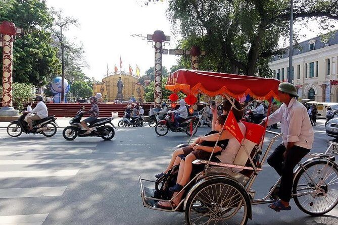 Cyclo Tour - Water Puppet Show and " Foot on Food tour "(Duration 4 hours) - A Deep Dive into the Tour Experience