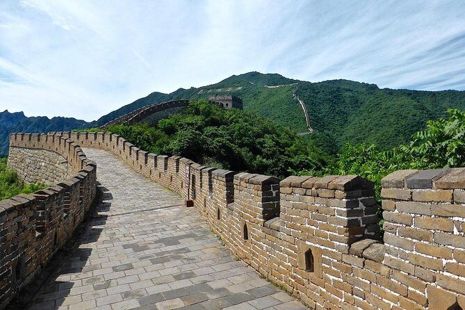 Datong Private Day Trip to Mutianyu Great Wall with Cable Car or Toboggan Ride - Arrival at Mutianyu: The Gateway to the Great Wall