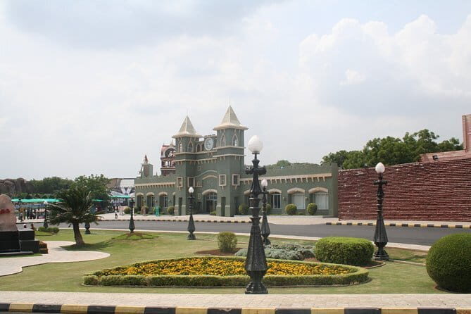 Day Trip to Sanghi Temple & Ramoji Film City (Private Experience by Car) - Who Should Consider This Tour?