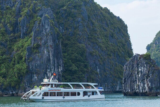 Deluxe Halong Bay Day Tour with Limousine, Island, Beach and Cave - An In-Depth Look at the Tour Experience