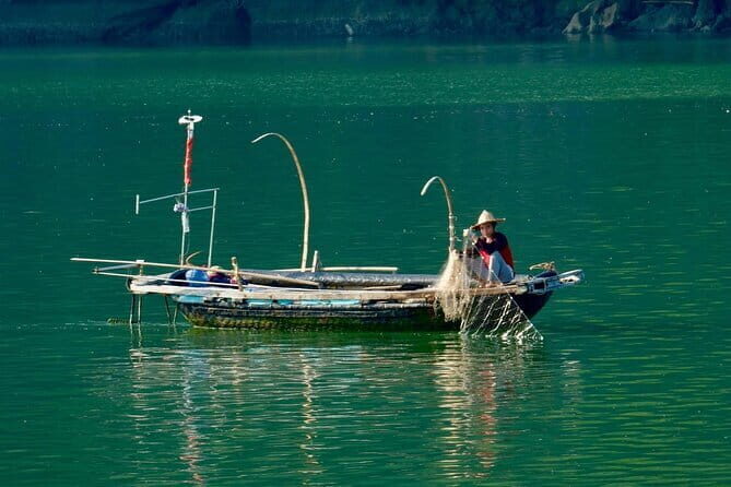 Discover Lan Ha Bay: Full-Day Boat Excursion from Cat Ba Island - Why This Tour Works Well