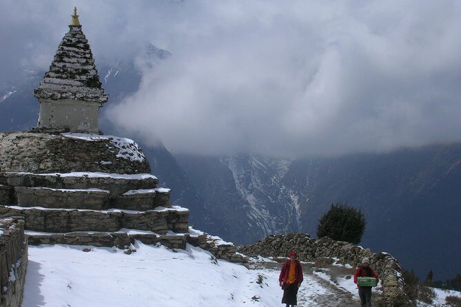 Everest Luxury Helicopter Trek - 5 days - Day 3: Trek to Namche Bazaar