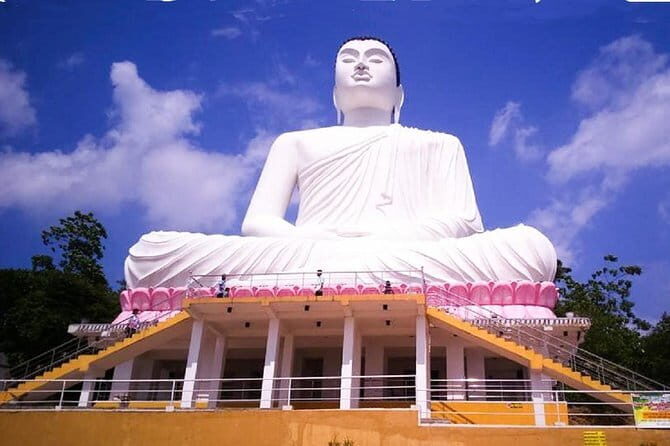 Exclusive : Historical Temple in Colombo countryside by TukTuk - Practical Aspects and Experience Quality