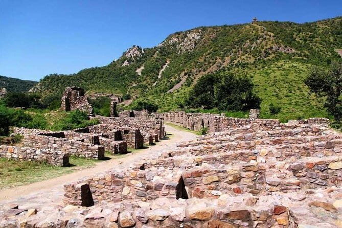 Excursion to Bhangarh Haunted Fort and Abaneri Step Well - A Deep Dive into the Tour Experience
