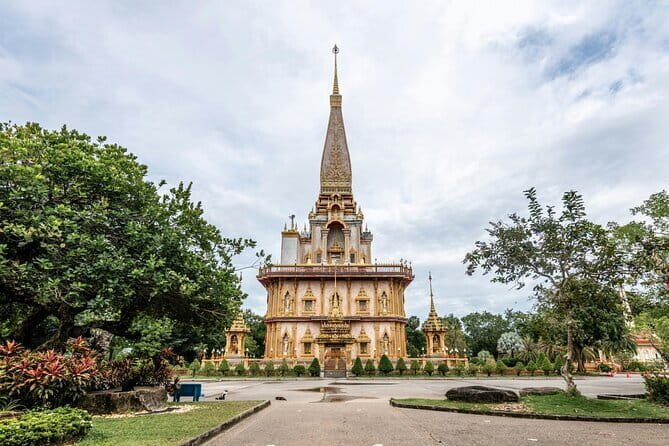 Explore Phuket Landmarks Private Tour with Rainforest Hike - Exploring Phukets Landmarks: What to Expect