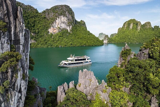 Five Star Apollo Cruise to Halong Bay from Hanoi with Buffet - Evaluating the Value
