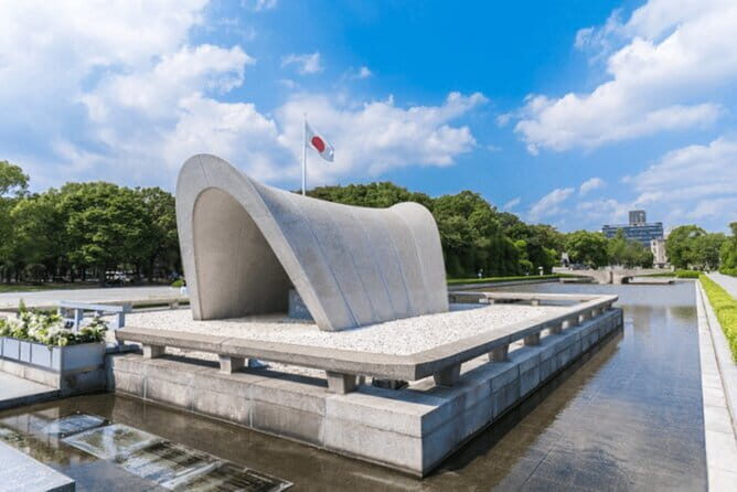 From Osaka/Kyoto: Hiroshima Miyajima Luxury Tour with Guide - Who Should Consider This Tour?