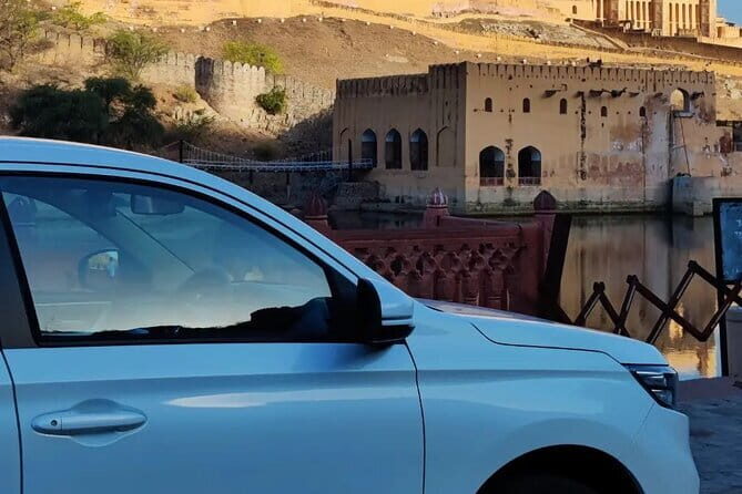From Udaipur: Private Transfers Cab To Jaipur with Sightseeing - The Breakdown of the Itinerary