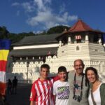 Full-Day Galle or Kandy Private Tour with an Expert Driver-Guide - Cultural and Religious Significance: The Temple of the Sacred Tooth Relic in Kandy