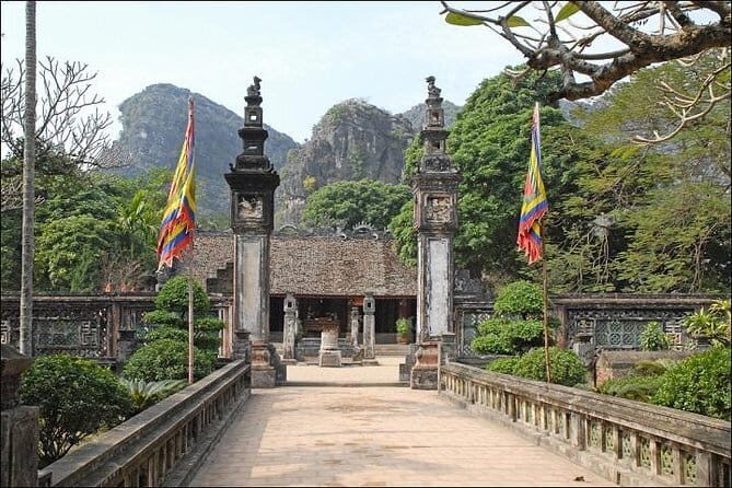 Full Day Impressions of Tam Coc and Hoa Lu - A Cultural Dive at Hoa Lu