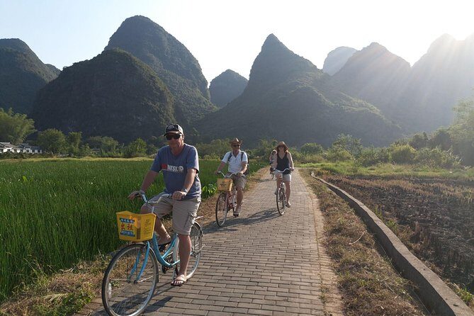 Full-Day Li-River with the 4 Star Luxury Boat VIP Room and Yangshuo Cycling Tour - What Past Travelers Say