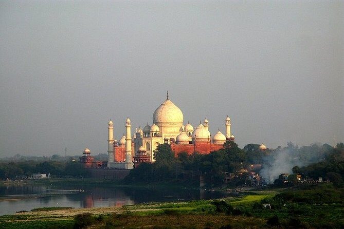 Full-day private Agra tour with Kachhpura Village walk from Delhi - Visiting the Taj Mahal