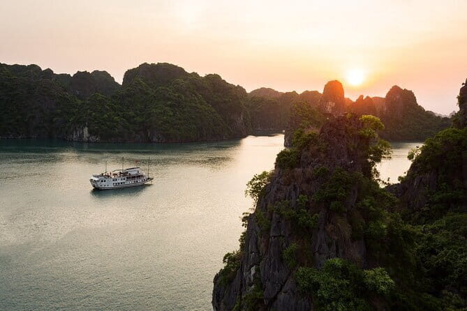 Garden Bay Classic 3 Day Bai Tu Long Serene Voyage - A Close Look at the 3-Day Bai Tu Long Experience