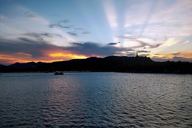 Genuine West Lake and Tea Experience with Locals - Key Points