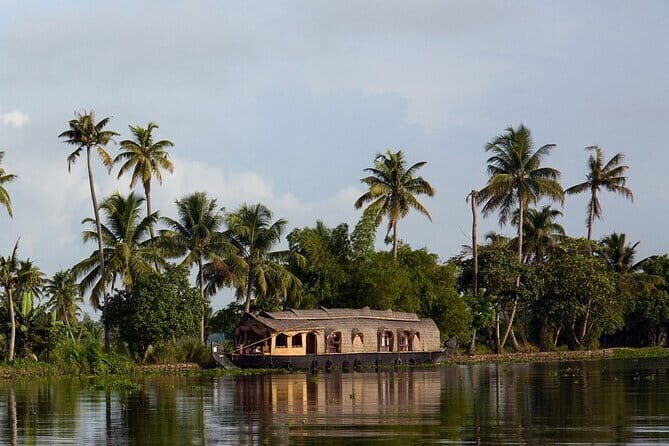 Golden Triangle with Beach and Backwaters Kerala - Travel Comfort and Practical Aspects