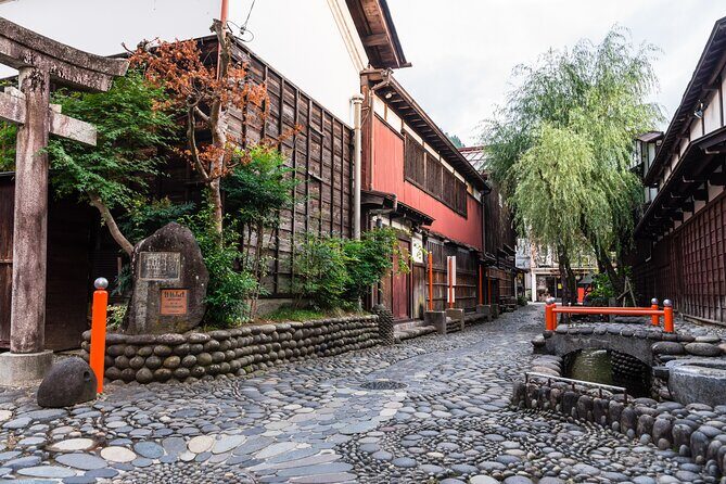 Gujo Hachiman All Must-Sees Full Day Private Tour with Government-Licensed Guide - Authentic Experiences and Hidden Gems
