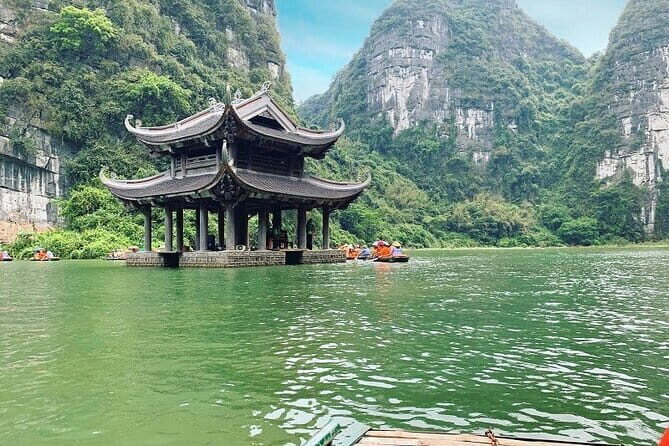 Half Day Guided Bike and Boat Tour in Hoa Lu, Ninh Binh - Scenic Boat Ride at Tam Coc: Floating Through Natural Beauty
