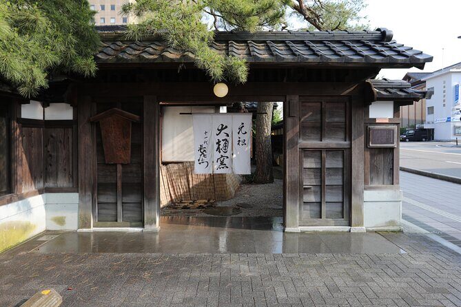 Half-day Kanazawa Tour, Omicho Market, Ohi Museum & Sushi-making - Who Will Love This Tour?