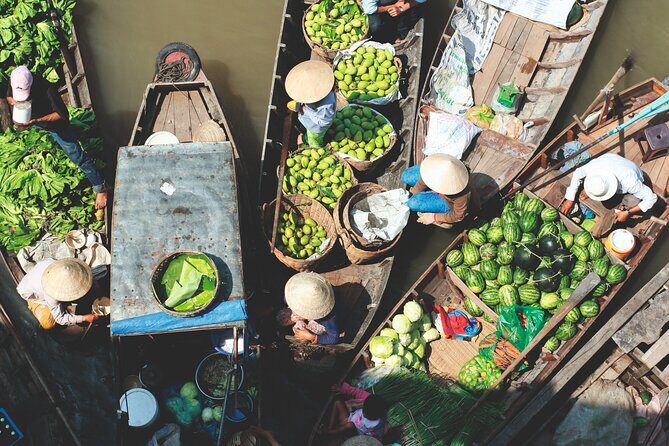 Half-Day Private Tour Railway Market and Floating Market from Bangkok - Cruising through the Damnoen Saduak Floating Market