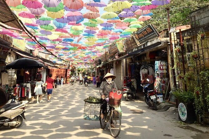 Hanoi Hidden Gems: Van Phuc Silk, Duong Lam Village Private Tour - The Pickup and Journey to Van Phuc Silk Village