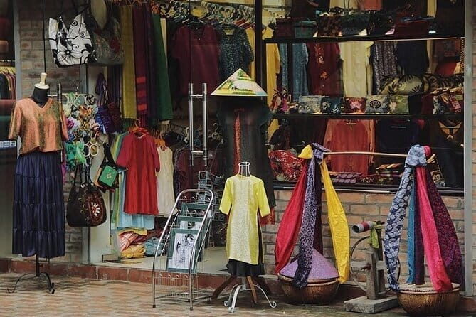Hanoi to Van Phuc Silk & Duong Lam Ancient Village Private Tour - The Practicalities: What to Expect and Consider