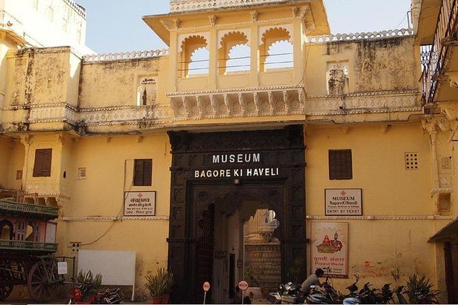 Highlights of the Udaipur (Guided Half Day Sightseeing City Tour) - Stop 1: Udaipur’s Scenic Gems