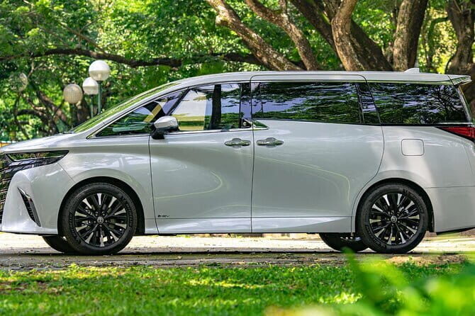 Hong Kong Airport (HKG) Transfer to Guangzhou by Toyota Alphard - In-Depth Look at the Experience