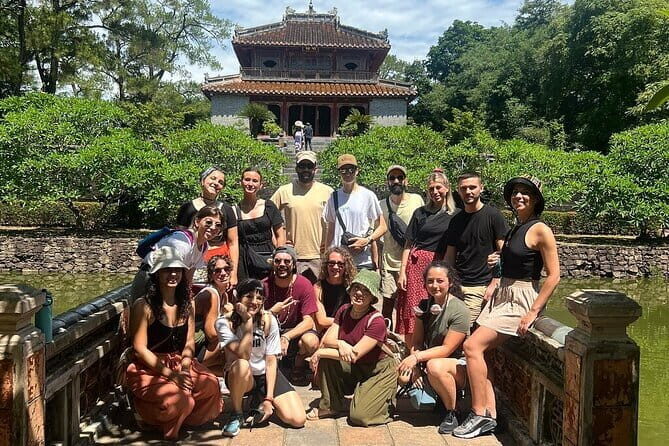 Hue Imperial Citadel: Dragon Boat Adventure with Small Group Tour - Exploring Hue’s Daily Life: Dong Ba Market
