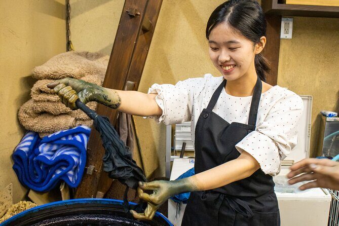 Indigo Dyeing Experience : Handkerchief / Tokushima, Shikoku - The Value of the Experience