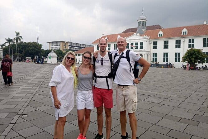Jakarta - Bandung Tour 2 Days 1 Night - Exploring Jakarta: The Urban Heritage and Vibrant Life