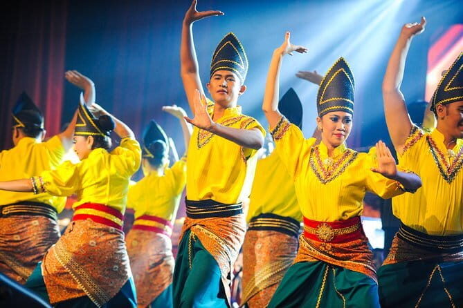 Kuala Lumpur Malaysian Cultural Night Experience with Buffet Dinner - Who Should Consider This Tour?