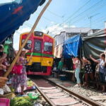 Maeklong Railway Market & Damnoen Saduak Market Paddle Boat Tour - The Itinerary Breakdown