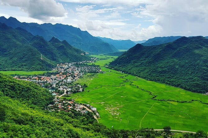 Mai Chau Valley 1 Day Tour from Hanoi: Bike and Ethnic Villages - The Ethnic Villages: Lac and Pom Coong