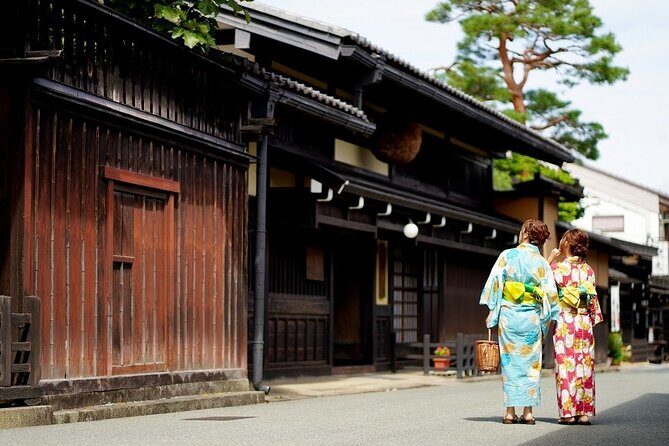 Nagoya to Hida Takayama & Shirakawago World Heritage Day Tour - Transportation and Group Size