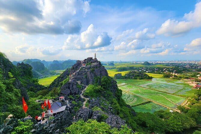 Ninh Binh, Hoa Lu Tam Coc Full Day Luxury Tour with English Guide - Lunch: Vietnamese Flavors at a 5-Star Restaurant