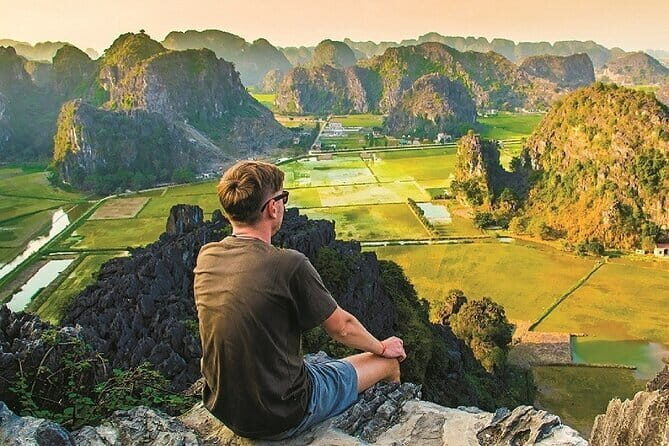 Ninh Binh: Hoa Lu, Trang An/Tam Coc and Mua Caves Hiking Day Trip - Exploring Hoa Lu: Vietnam’s Old Capital