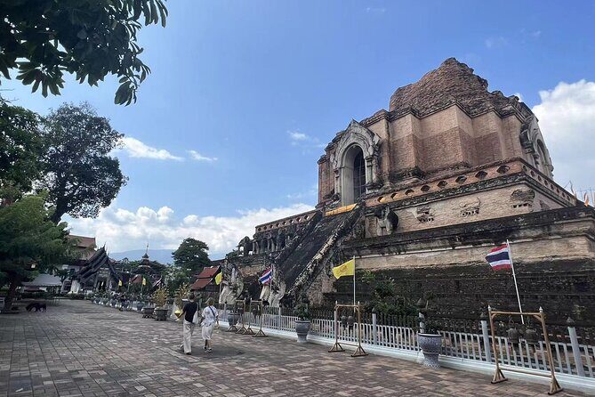One Day Chiang Mai City Private Tour With Local Lunch - What You Can Expect in Terms of Value