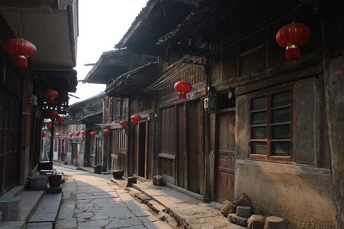 One Day Exploration to Daxu Old Town and Yaoshan Tea Plantation - Lunch: Tasting Guilin’s Flavors
