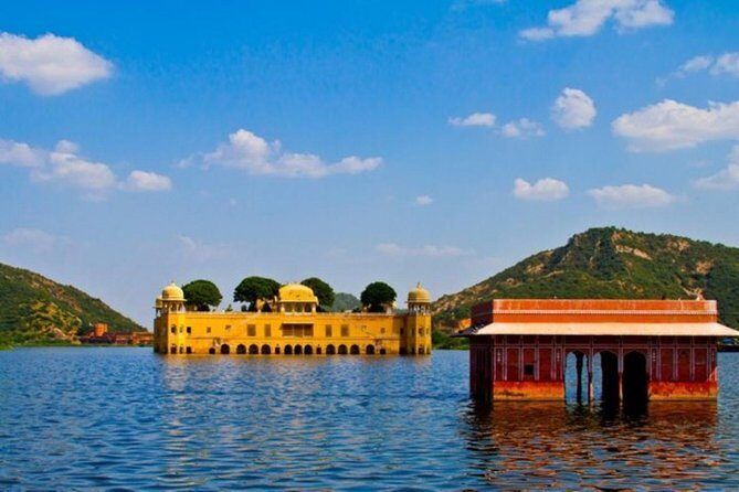 One Way Jaipur To AgraTransfer - Who Should Consider This Service?