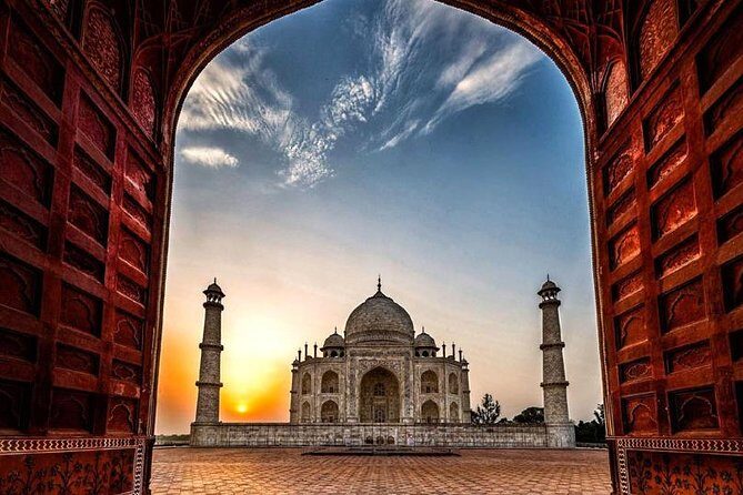 Overnight at Taj Mahal with Mohabbat the Taj Dance and Light Show - What Makes This Tour Stand Out