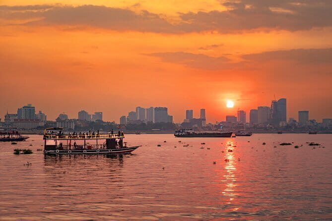 Phnom Penh Vespa City Tour and Sunset Boat with drinks - Value for Money and Practical Tips
