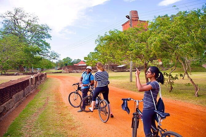 Polonnaruwe Ancient City Cycling Day Tour from Kandy - What Makes This Tour Stand Out?