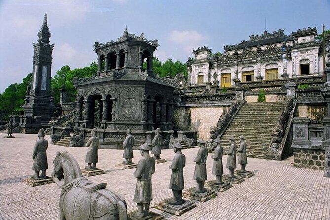 Private Day Tour in Hue Imperial City from Danang - Tasting Local Flavors at a Garden Restaurant