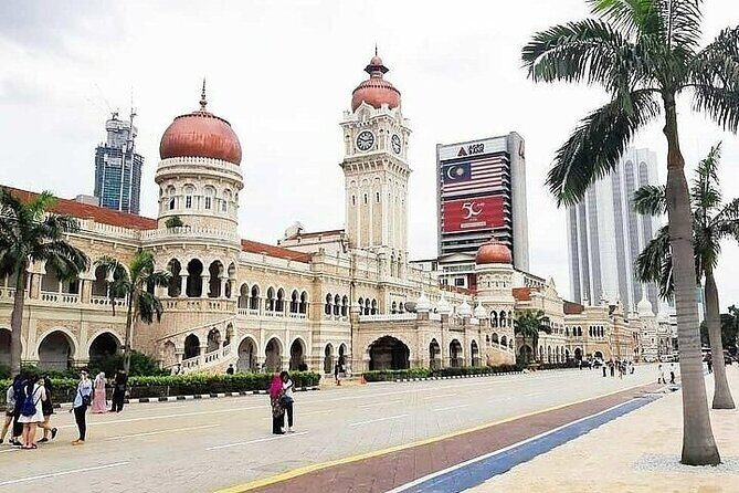 Private day tour: Indonesia & Malaysia Kuala Lumpur (2 countries) from Singapore - Who Would Enjoy This Tour?