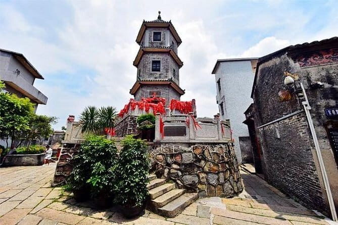 Private Day Tour to Shawan Old Town and Baomo Garden - Strolling Through Shawan Old Town: A Living Heritage Site