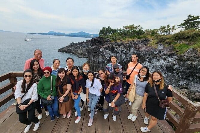 Private Guided Jeju Tour with Taxi and Van - Day 1: Natural Beauty and Cultural Heritage